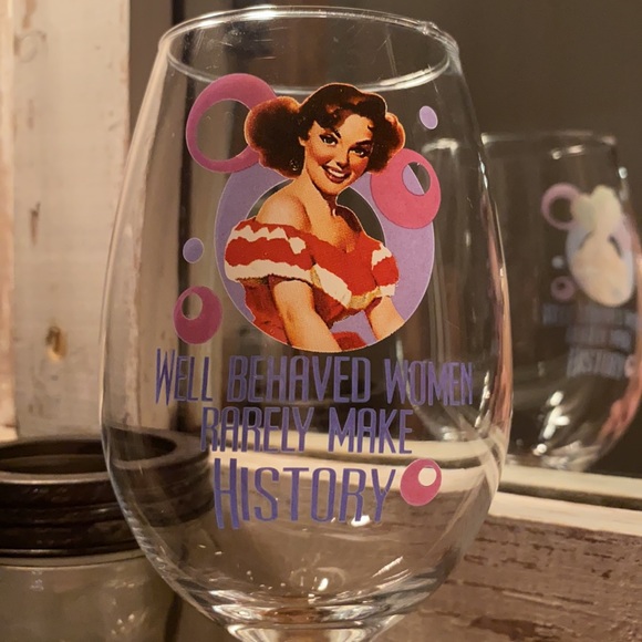 FREE w/ bundle over $20! Wine Glass - Picture 4 of 4